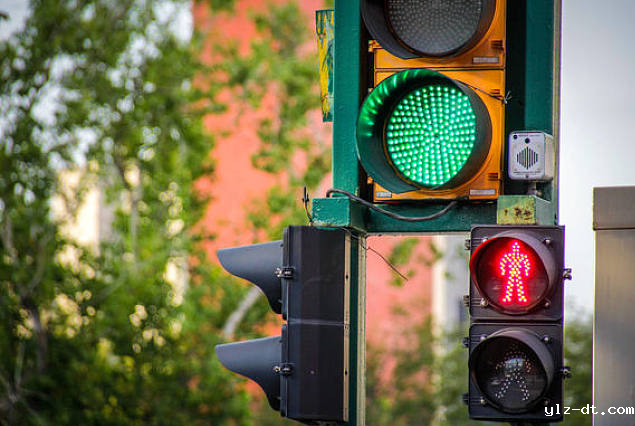 LED交通信号灯和传统光源信号灯的区别